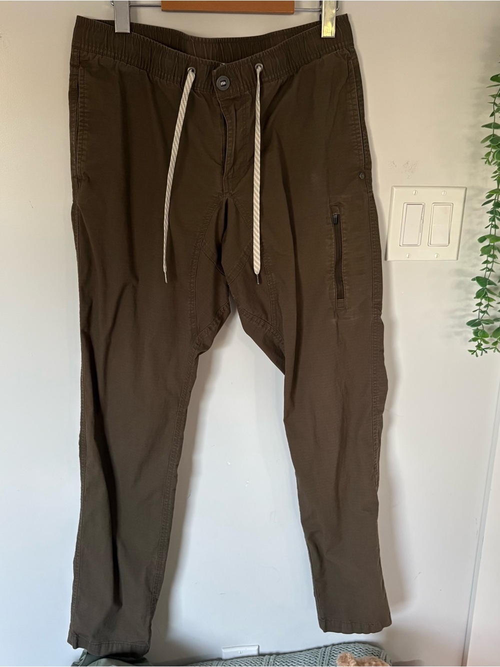 Vuori Men's Ripstop Climber Pants Olive Brown - Size M (Style V412)